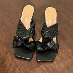 Black Knotted Women's Sandals